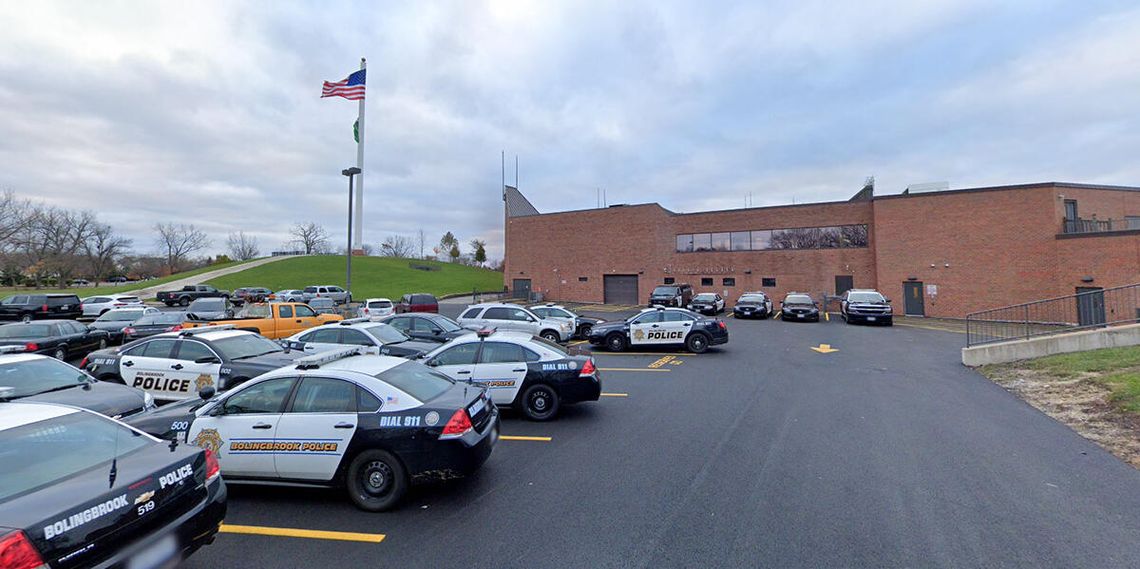 W Bolingbrook imigrant aresztowany przez agentów federalnych na posterunku miejscowej policji W Bolingbrook imigrant aresztowany przez agentów federalnych na posterunku miejscowej policji