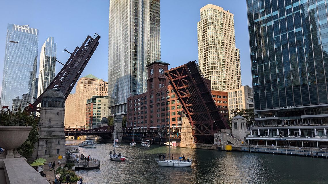 W Chicago rozpoczyna się jesienne podnoszenie mostów – kierowców czekają utrudnienia