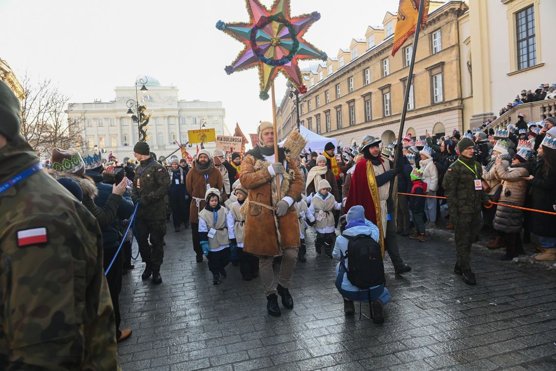 W orszaku Trzech Króli w Warszawie uczestniczył prezydent RP wraz z małżonką W orszaku Trzech Króli w Warszawie uczestniczył prezydent RP wraz z małżonką