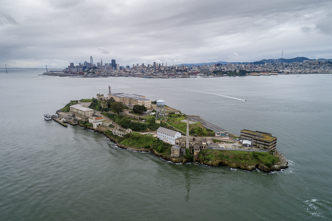 W pobliżu Alcatraz w wywrotce łodzi jedna osoba zginęła, dwie są zaginione W pobliżu Alcatraz w wywrotce łodzi jedna osoba zginęła, dwie są zaginione