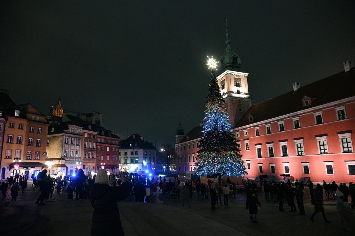 W środę rozbłysła świąteczna iluminacja w Warszawie (ZDJĘCIA)