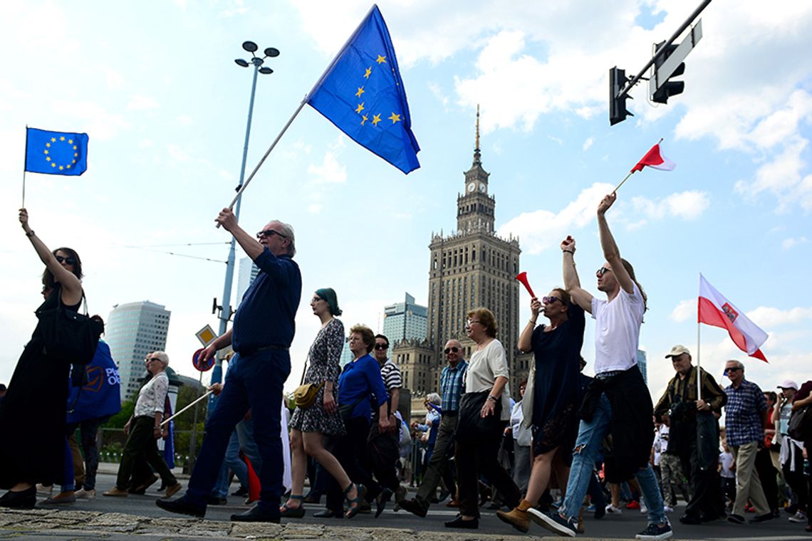 W Warszawie "Marsz Wolności" PO; opozycja wzywała do jedności (ZDJĘCIA)