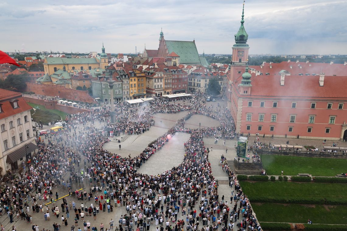 W Warszawie zawyły syreny dla uczczenia 81. rocznicy wybuchu Powstania Warszawskiego