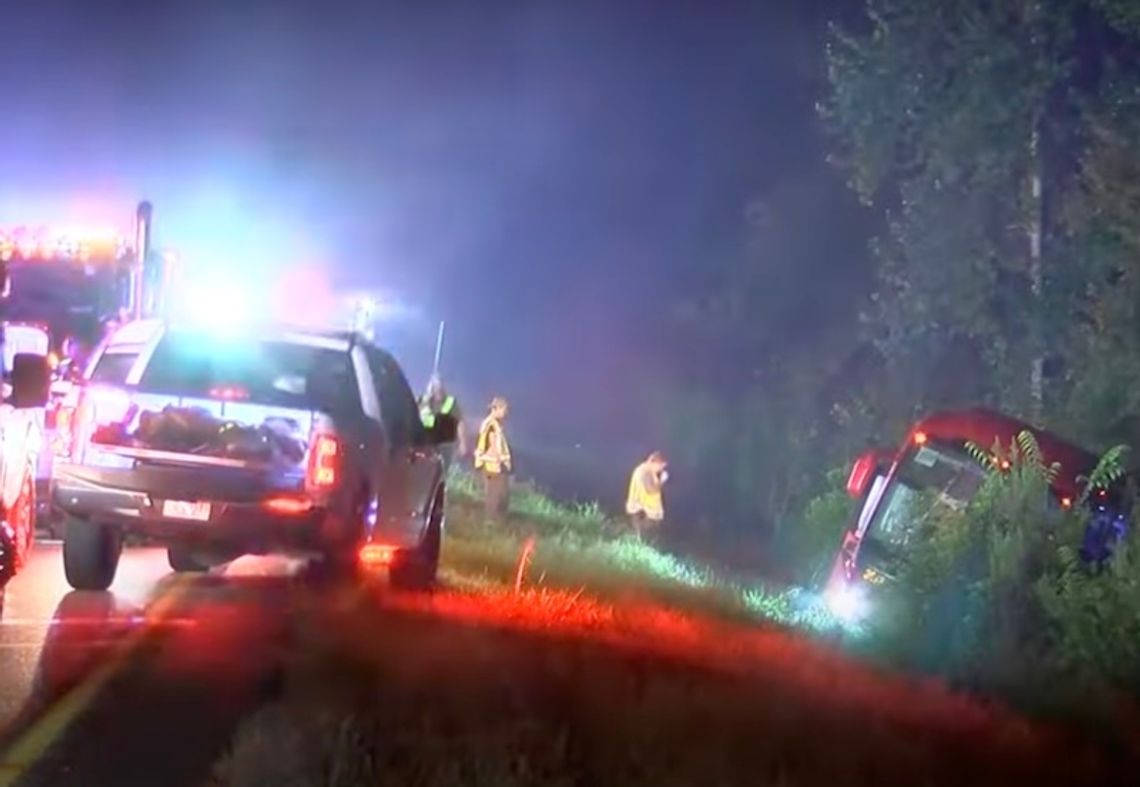 W wypadku autobusu zginęło siedem osób, w tym sześciolatek i 16-latka (WIDEO)