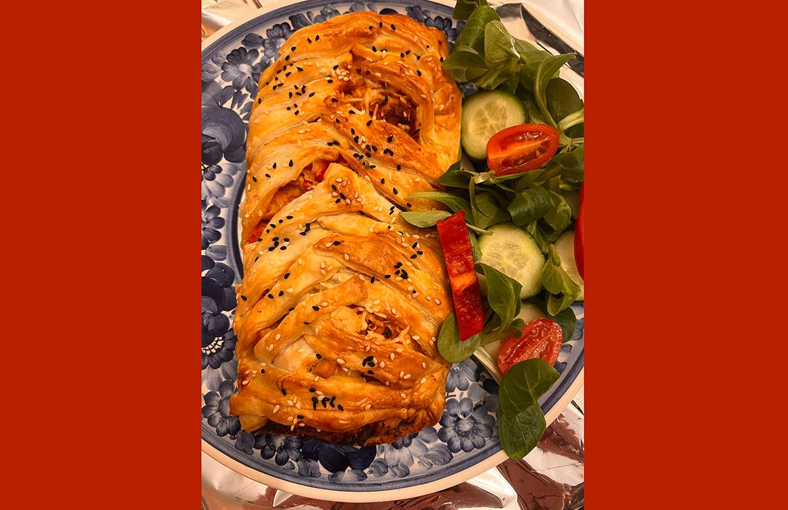 Warkocz z ciasta francuskiego z kurczakiem