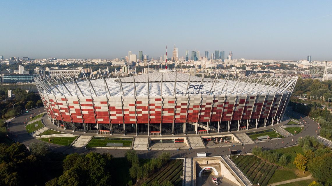 Warszawa. Fani Taylor Swift też stali w ciszy w godzinę "W"