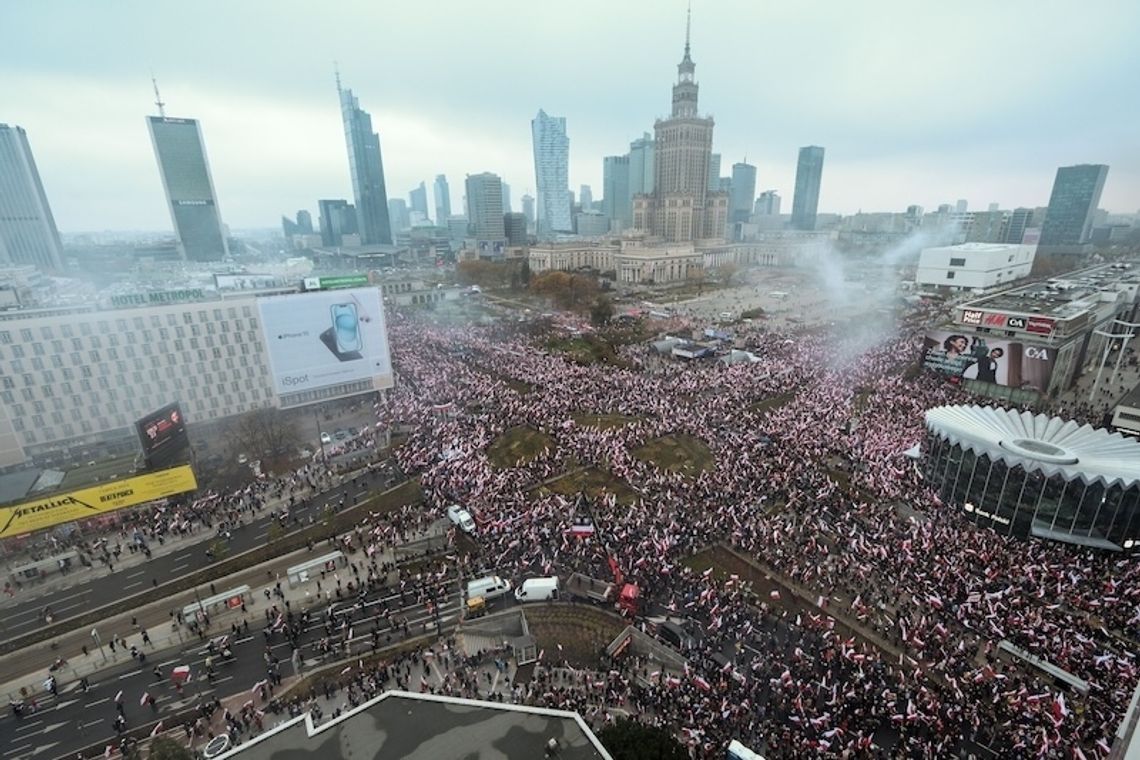 Warszawa. Rozpoczął się Marsz Niepodległości