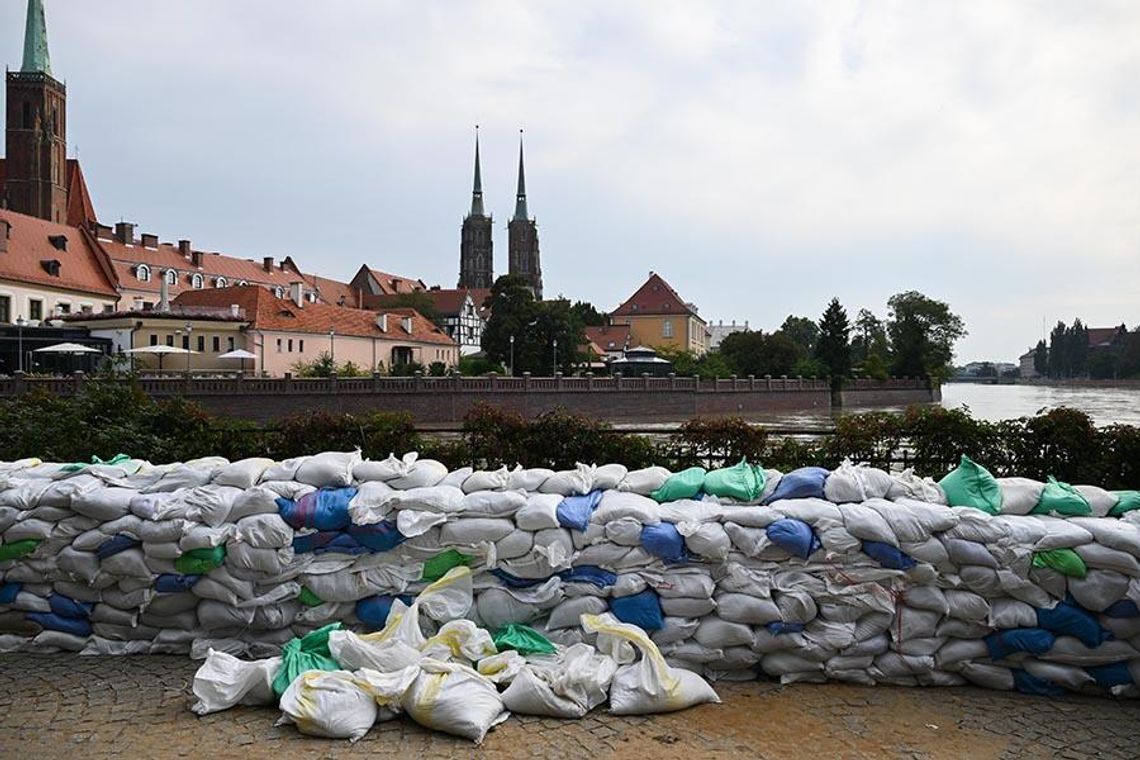 We Wrocławiu woda ma zejść poniżej stanu alarmowego; w środę Sejm zaczyna posiedzenie dot. powodzi