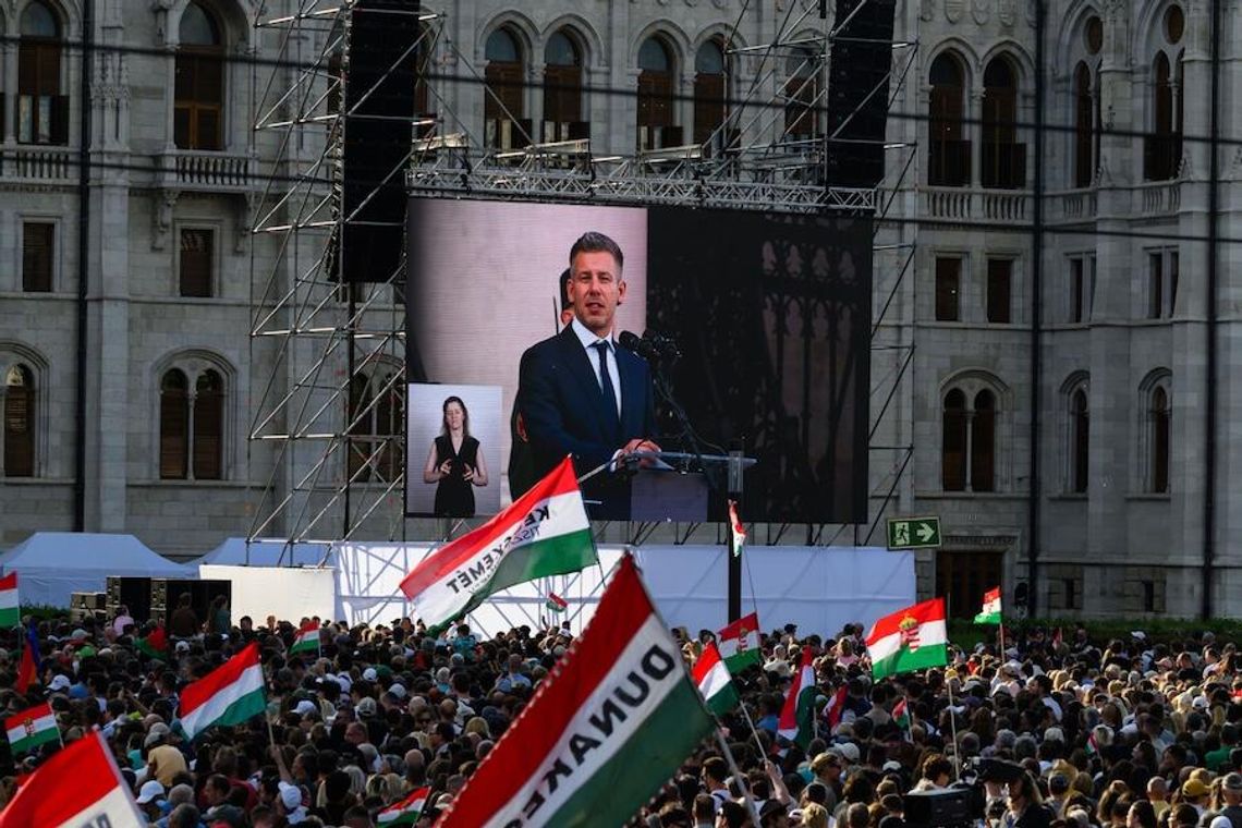 Węgry. Tłumy, muzyka i tańce po zaprzysiężeniu Magyara na premiera