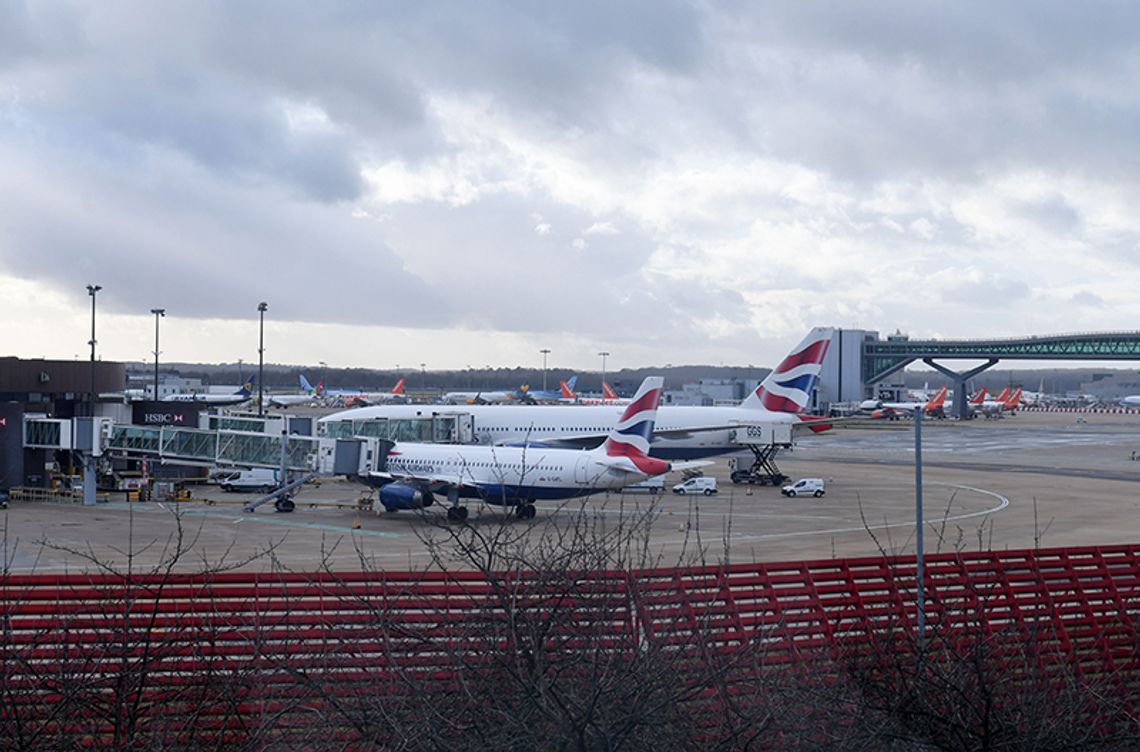 Wielka Brytania. Sparaliżowane przez drony Gatwick pozostanie zamknięte do piątku (ZDJĘCIA)