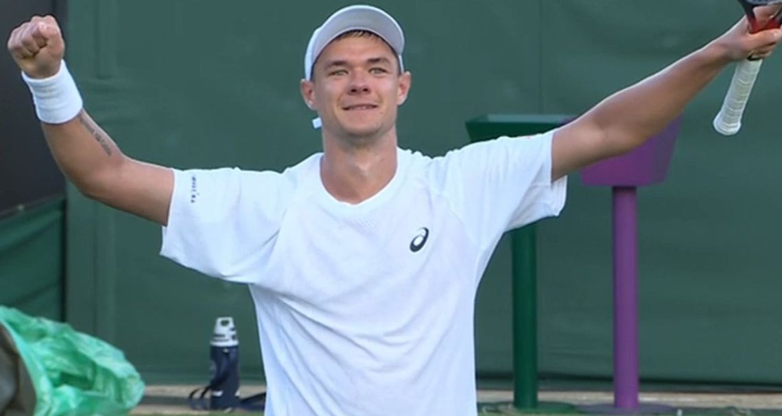Wimbledon - awans Majchrzaka do drugiej rundy