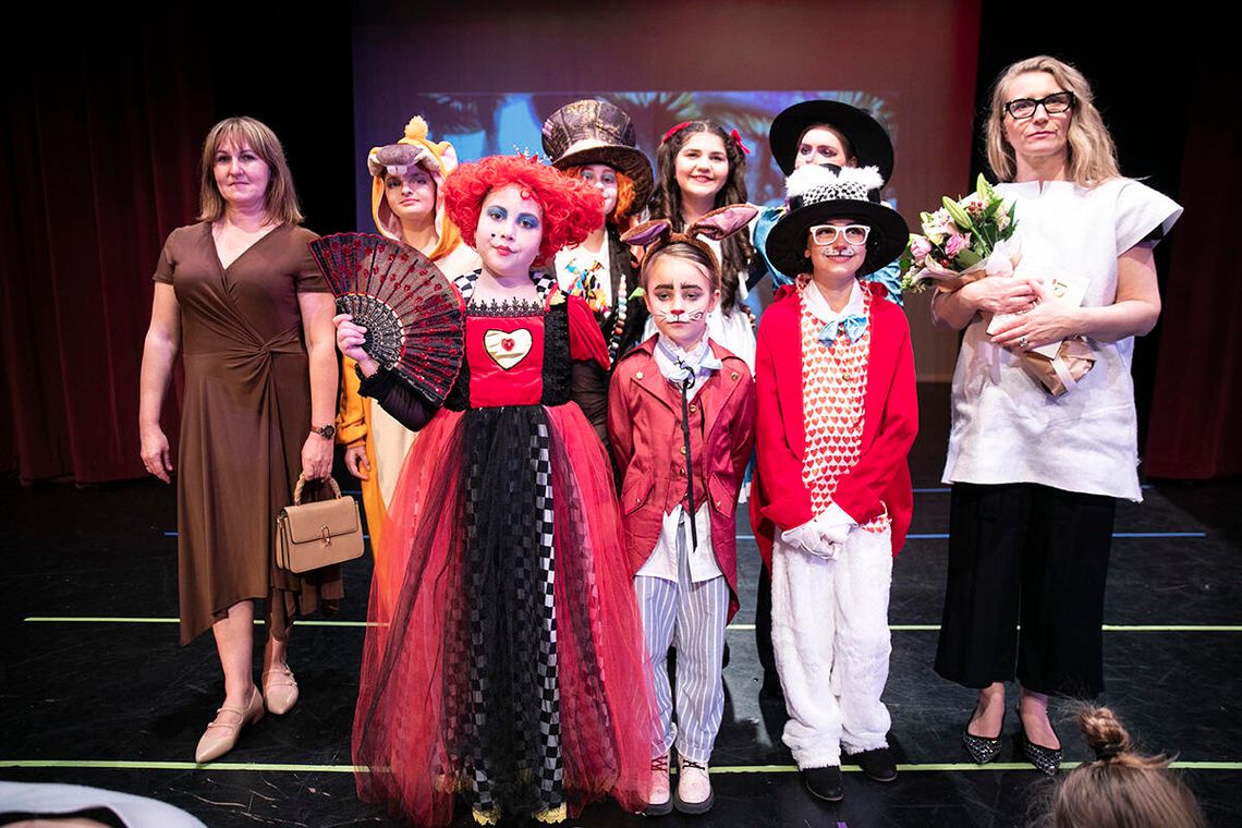 Witajcie w magicznym świecie: „Alicja w Krainie Czarów” w reżyserii Kingi Modjeskiej