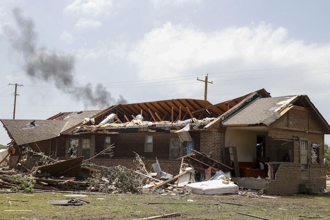 Władze: 18 osób zginęło w weekend w burzach i tornadach