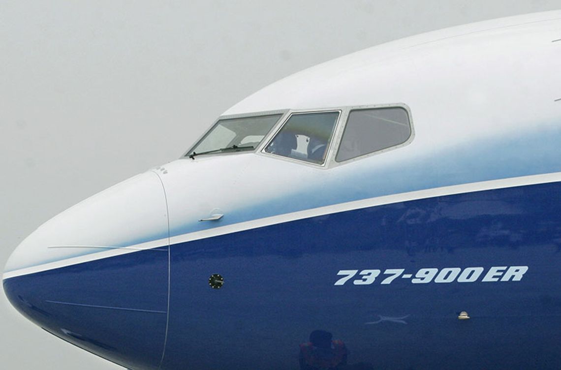 Władze zaleciły kontrolę drzwi awaryjnych w samolotach Boeing 737-900ER