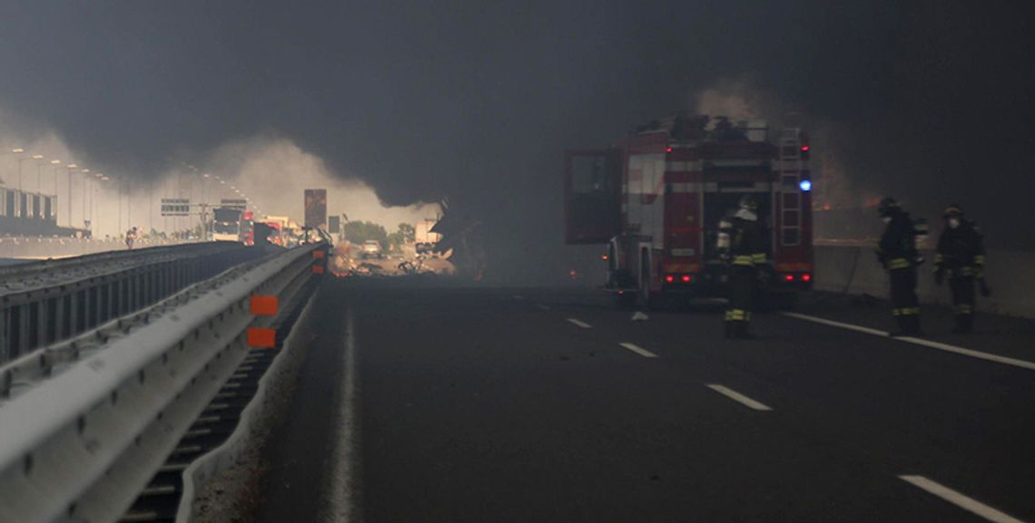 Włochy. Dwóch zabitych i 55 rannych w eksplozji na autostradzie k. Bolonii (ZDJĘCIA)