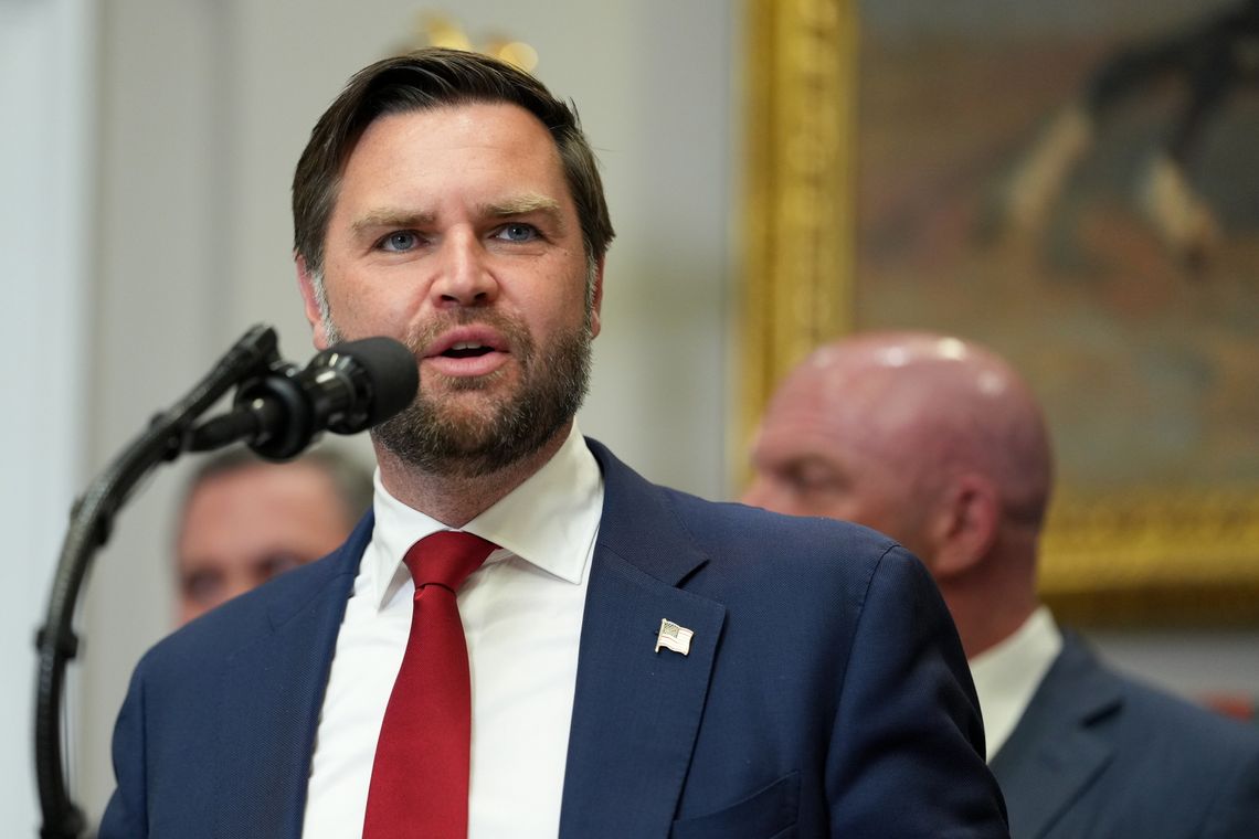 Wojsko podniosło poziom wody w rzece, by Vance mógł popływać kajakiem