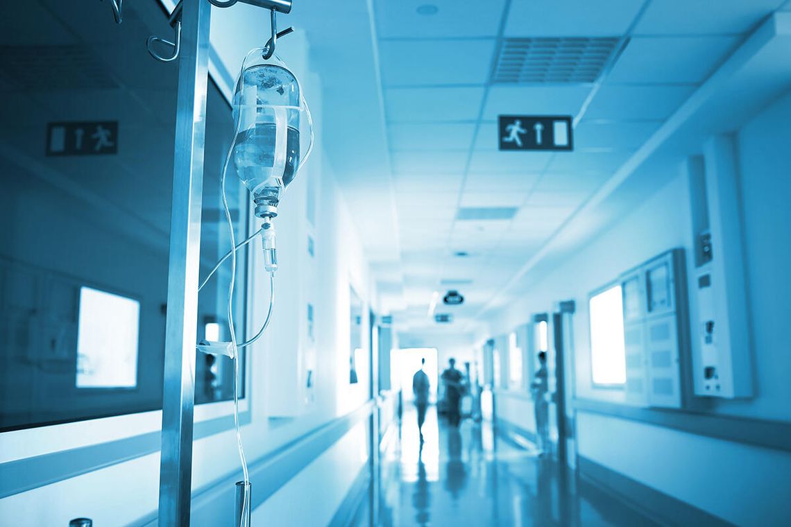 Pacjent z podejrzeniem błonicy ma objawy kliniczne tej choroby