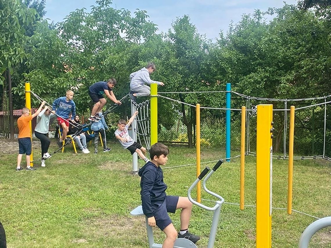 Wychowankowie domu dziecka z Kożuchowa mają już nowy plac zabaw