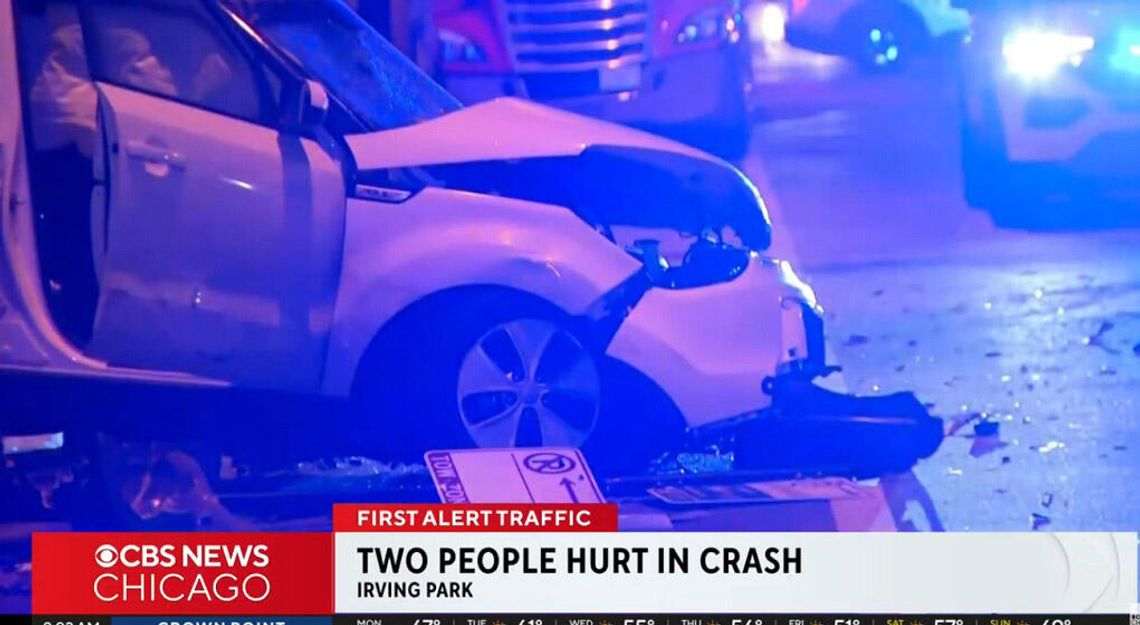 Wypadek na Irving Park Road: dwie osoby ranne,  jeden kierowca uciekł