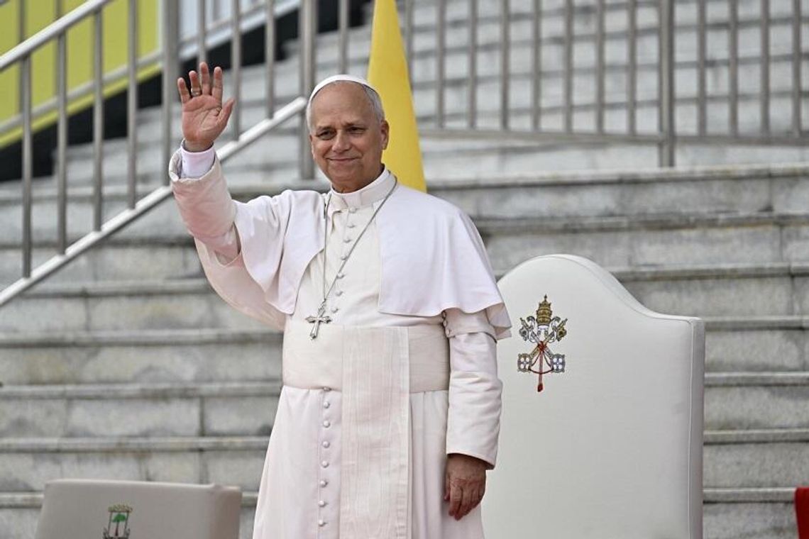 Wysokie poparcie Amerykanów dla papieża Leona pomimo politycznych ataków