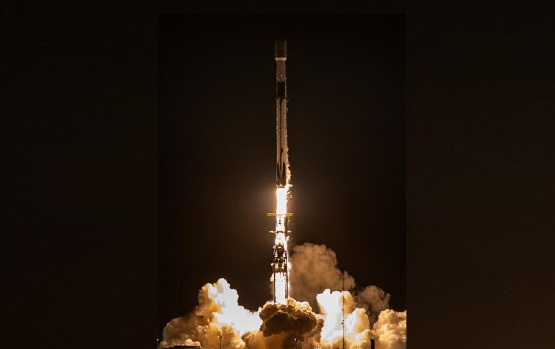 Z Kalifornii wystartowała rakieta Falcon 9 z polskimi satelitami