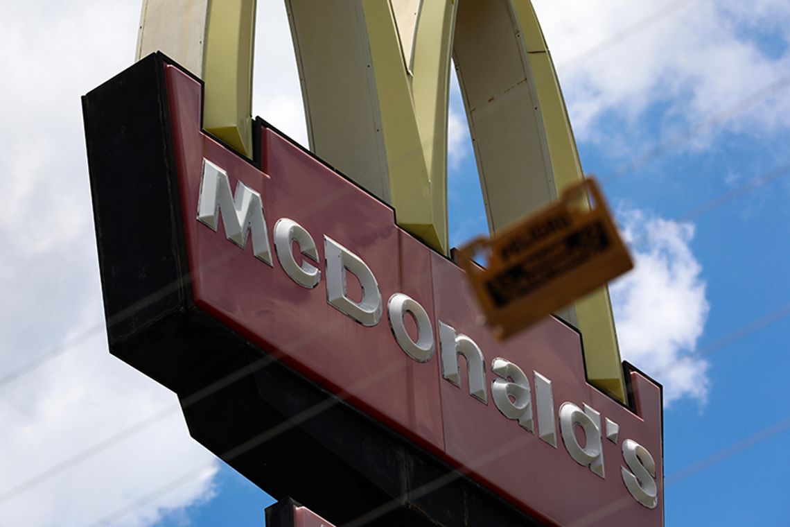 Zaatakował siekierą pracowników McDonald’s, bo nie dostał jedzenia za darmo