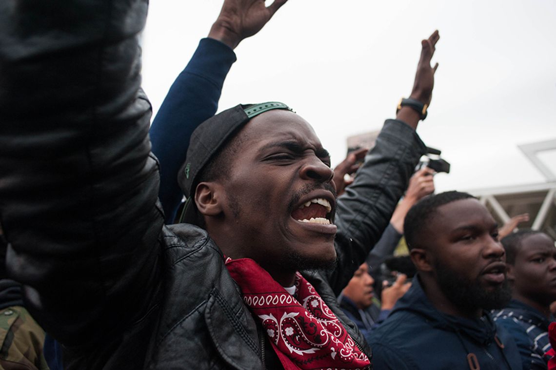 Zamieszki w Baltimore po śmierci młodego Afroamerykanina (ZOBACZ ZDJĘCIA)