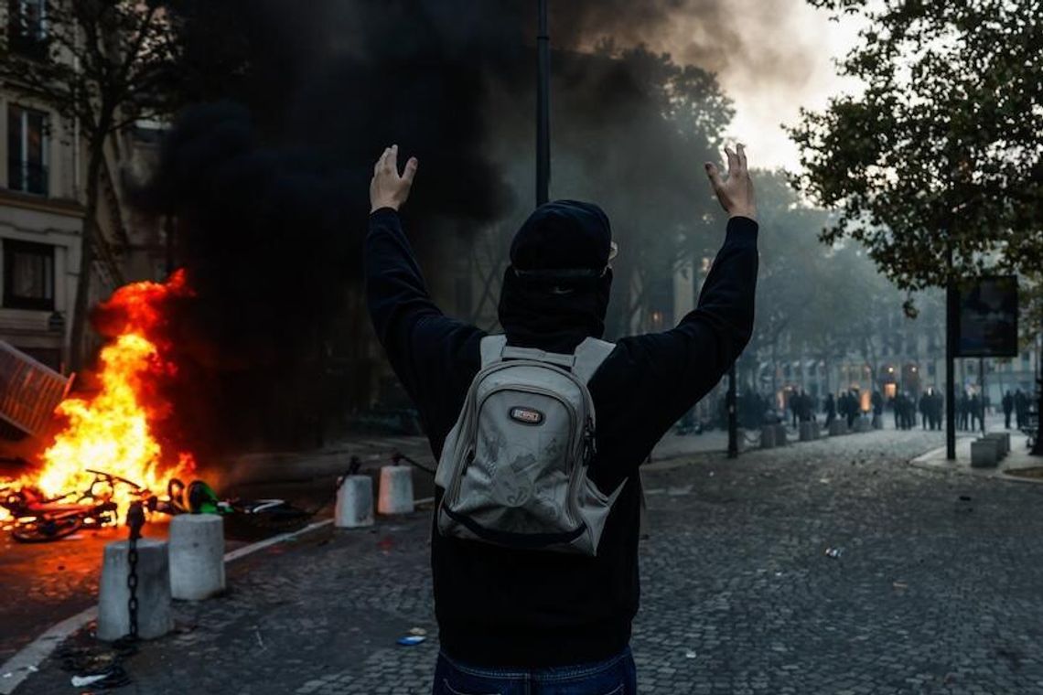 Zamieszki we Francji: ponad tysiąc osób aresztowanych, 150 policjantów rannych Zamieszki we Francji: ponad tysiąc osób aresztowanych, 150 policjantów rannych