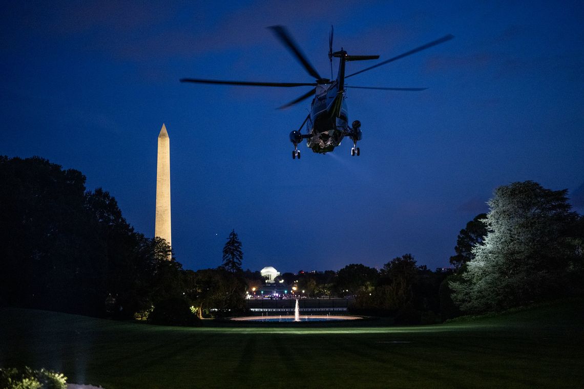 Zatrzymano mężczyznę podejrzanego o celowanie laserem w śmigłowiec Trumpa Zatrzymano mężczyznę podejrzanego o celowanie laserem w śmigłowiec Trumpa