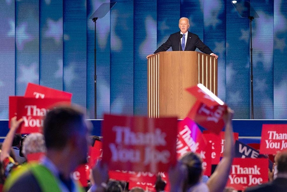 Zatwierdzony program wyborczy Demokratów wciąż zawiera wzmianki o "drugiej kadencji" Bidena