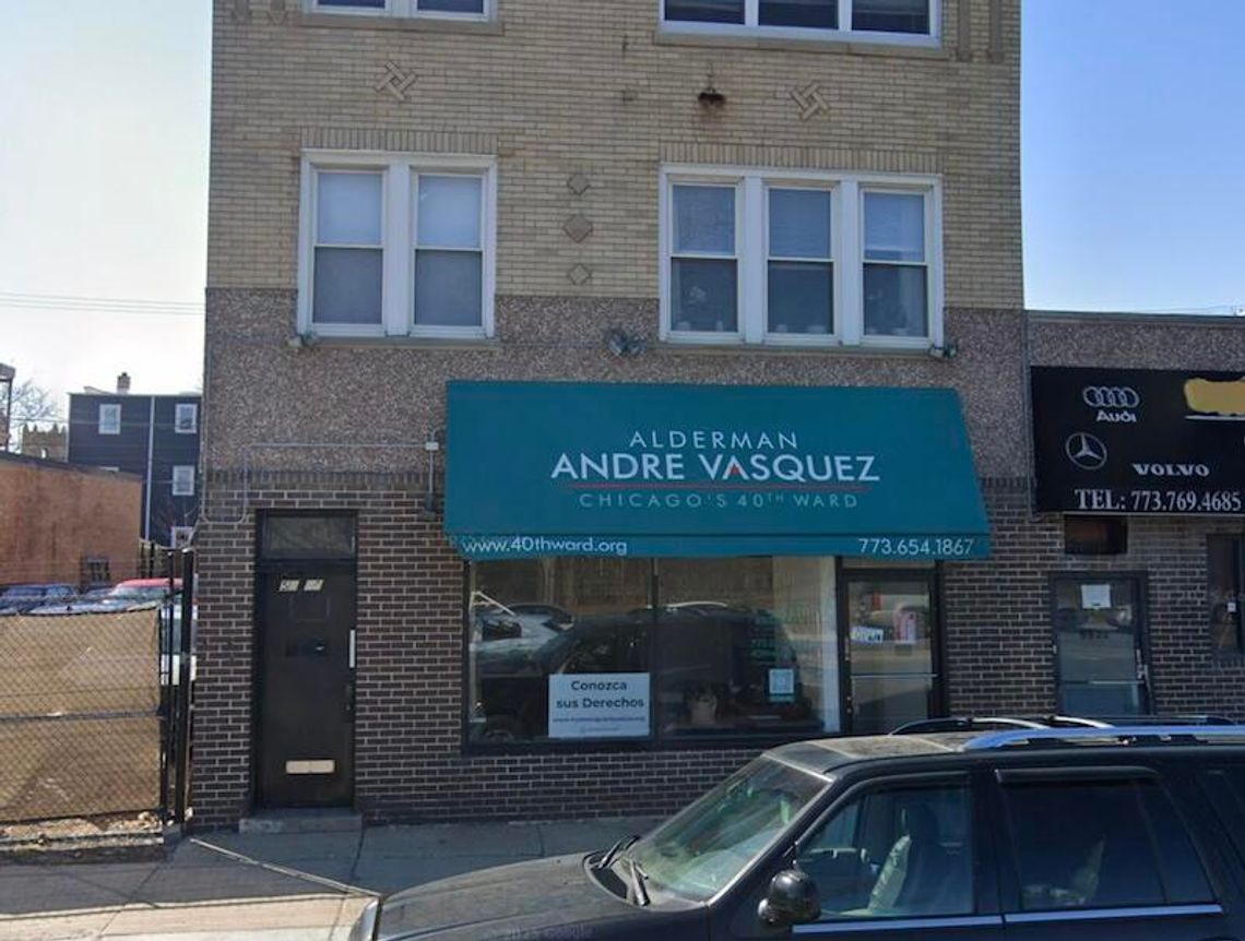 Zdechły szczur i antyimigranckie hasła przed biurem radnego na północy Chicago