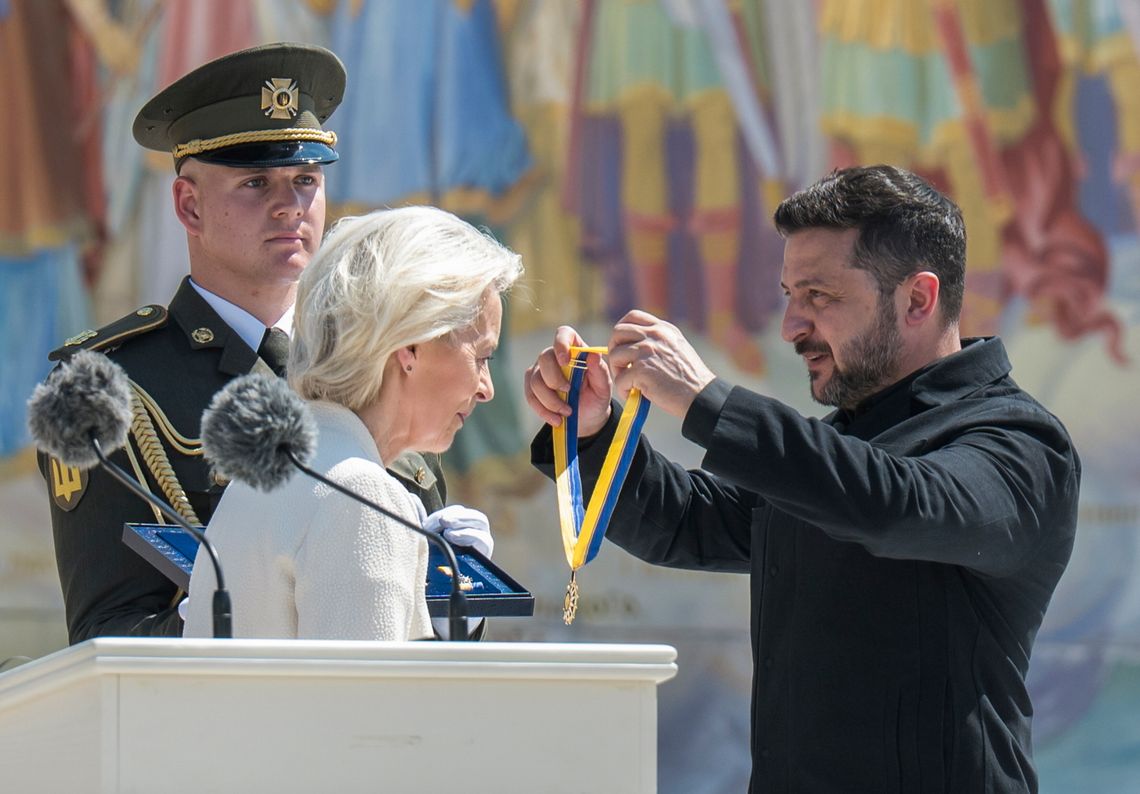 Zełenski odznaczył przewodniczącą KE von der Leyen Orderem Europy Zełenski odznaczył przewodniczącą KE von der Leyen Orderem Europy