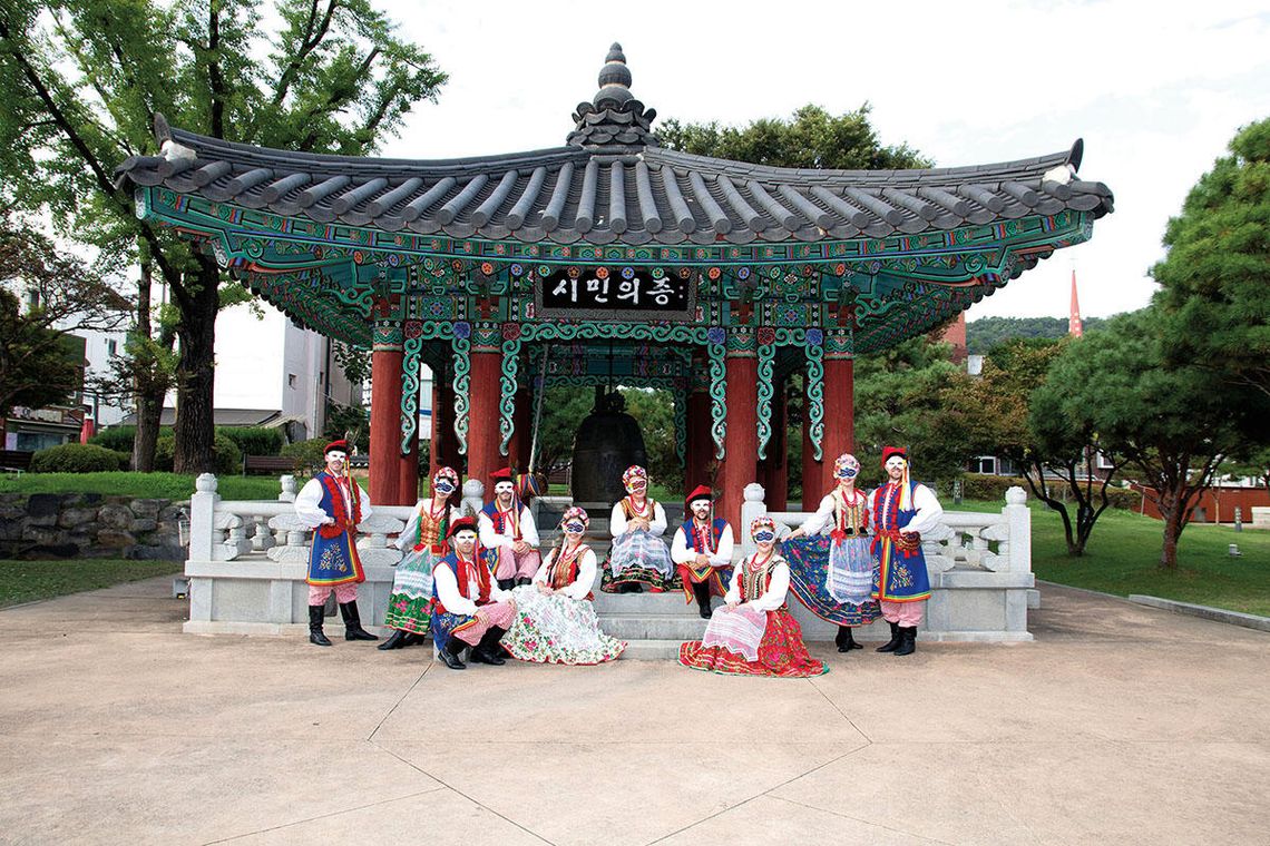 Zespół Pieśni i Tańca „Polonia” na festiwalu w Korei Południowej Zespół Pieśni i Tańca „Polonia” na festiwalu w Korei Południowej