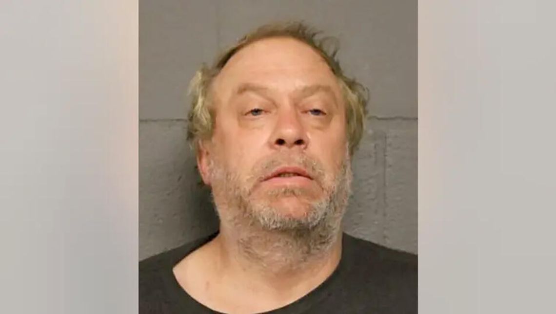 Złodziej cmentarny z Arlington Heights namierzony dzięki… sygnałowi z wazonu