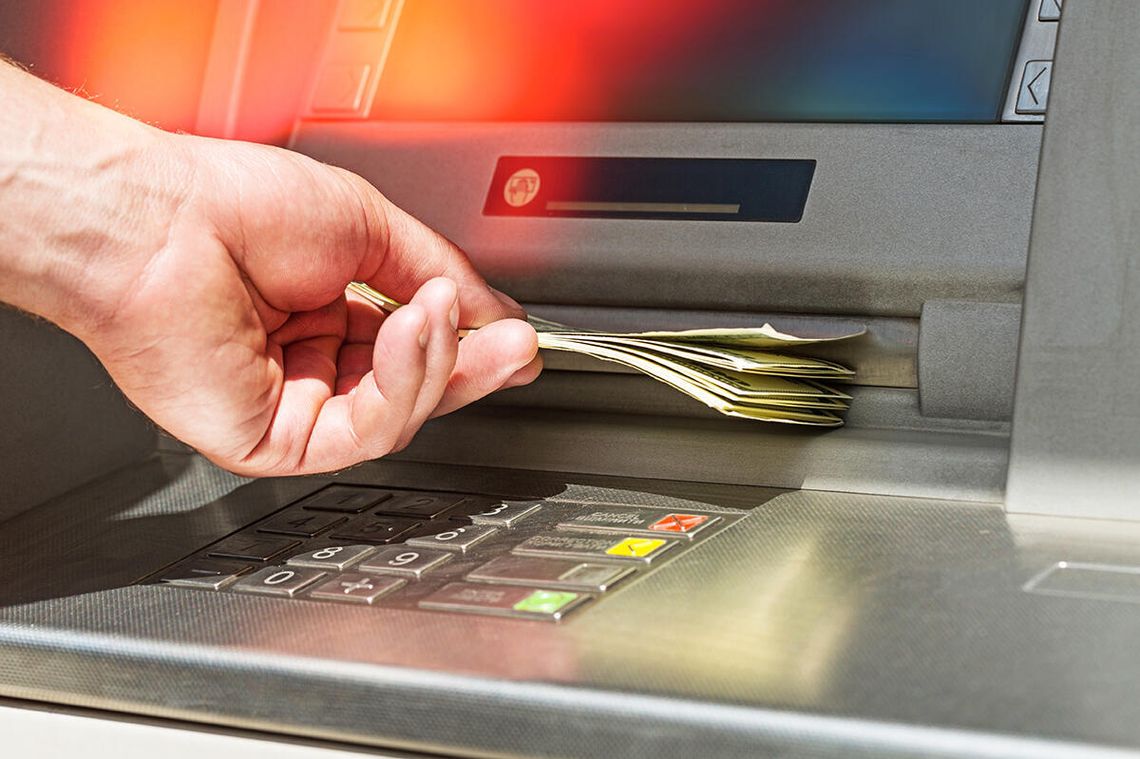 Złodzieje ukradli bankomat ze stacji benzynowej na północnym zachodzie Chicago Złodzieje ukradli bankomat ze stacji benzynowej na północnym zachodzie Chicago