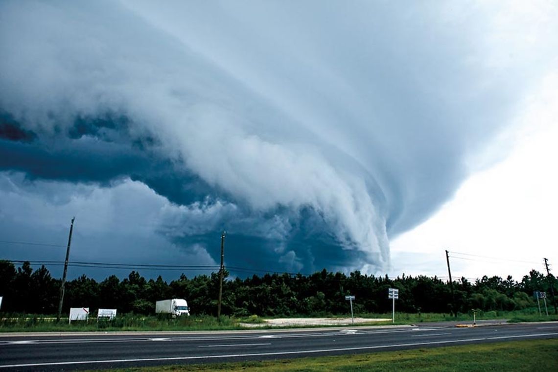 Zniszczenia po środowych tornadach w rejonie Chicago