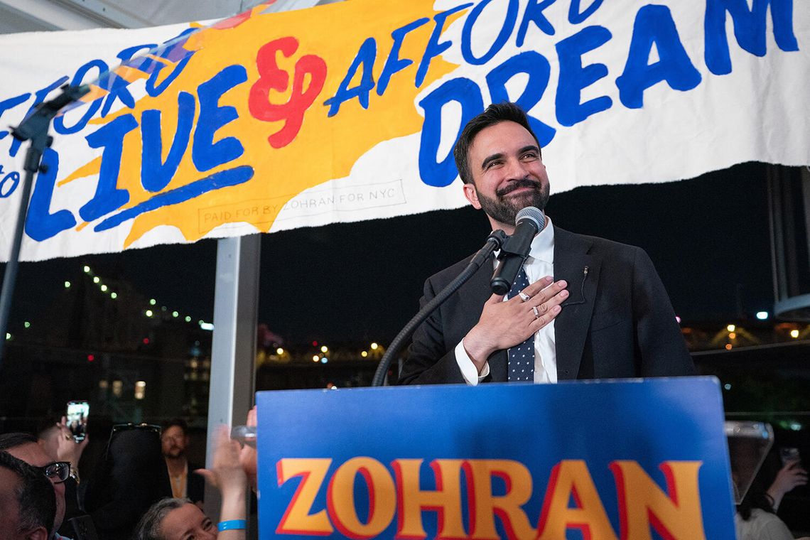 Zohran Mamdani wygrywa w demokratycznych prawyborach burmistrza Nowego Jorku