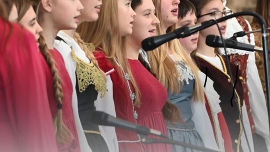 Kolędowanie z Akademią Muzyki PaSO przy szopce u Jezuitów Kolędowanie z Akademią Muzyki PaSO przy szopce u Jezuitów