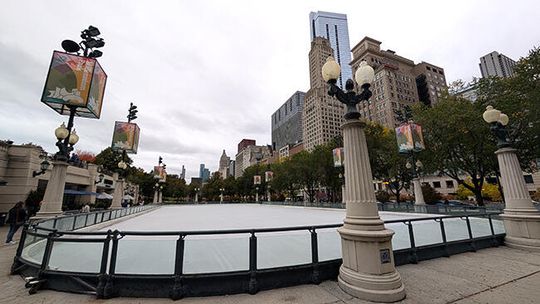 Lodowiska w parkach: Millenijnym i Maggie Daley Lodowiska w parkach: Millenijnym i Maggie Daley