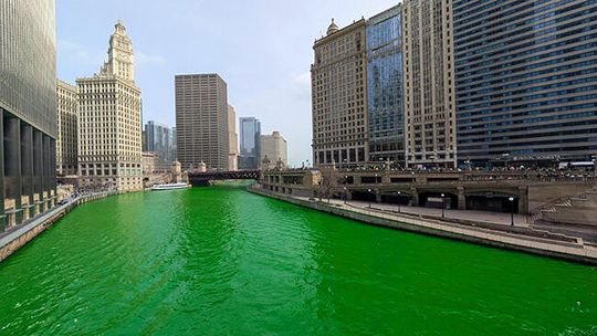 Zielona rzeka Chicago i obchody Dnia św. Patryka