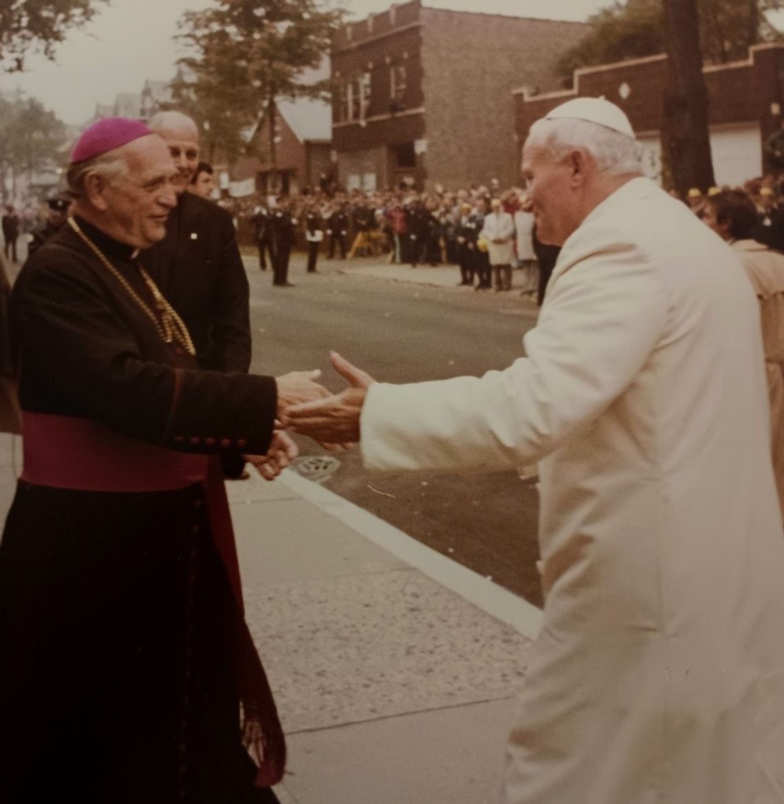 Msza papieska w kościele Pięciu Braci Męczenników Msza papieska w kościele Pięciu Braci Męczenników