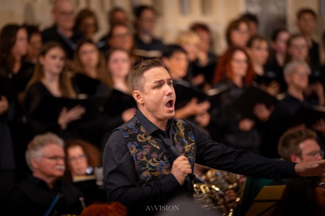 Wieczór z tenorem w Akademii Muzyki przy Paderewski Symphony Orchestra Wieczór z tenorem w Akademii Muzyki przy Paderewski Symphony Orchestra