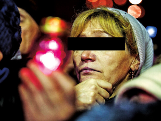 Anti government protesters listen to Yulia Tymoshenko in Kiev