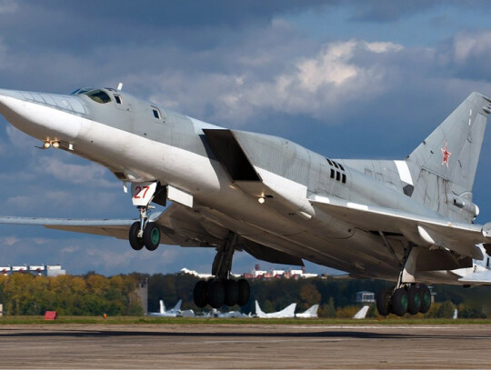 1200px-Russian_Air_Force_Tupolev_Tu-22M3_Beltyukov