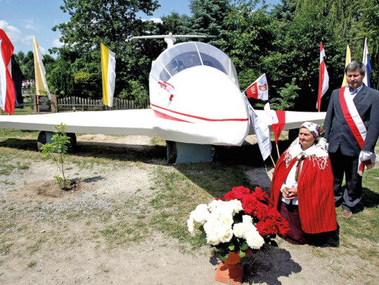 Monument commemorating Smolensk disaster in Kalkow