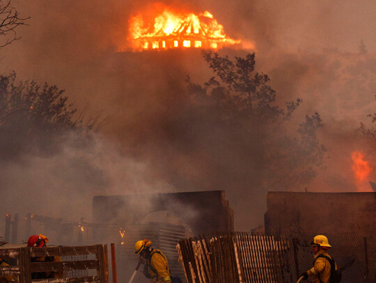 Blue Cut Fire burns near Los Angeles, California