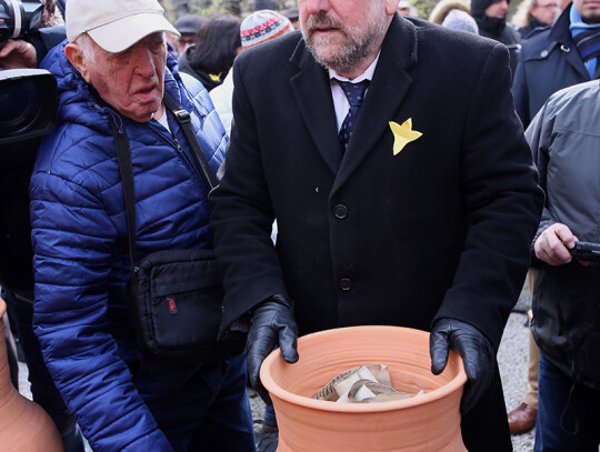 Burial ceremony of Torah scrolls at the Jewish cemetery in Warsaw