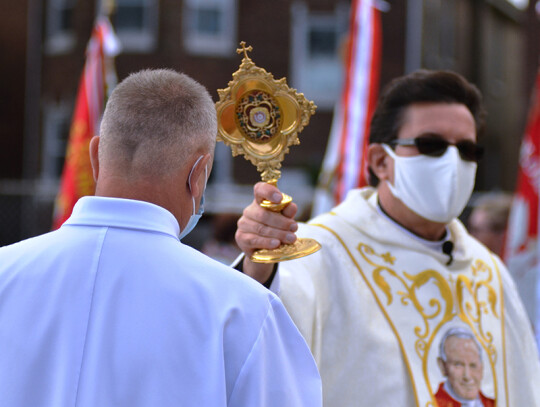 Fr. Ted Blessing wJPII relics 6