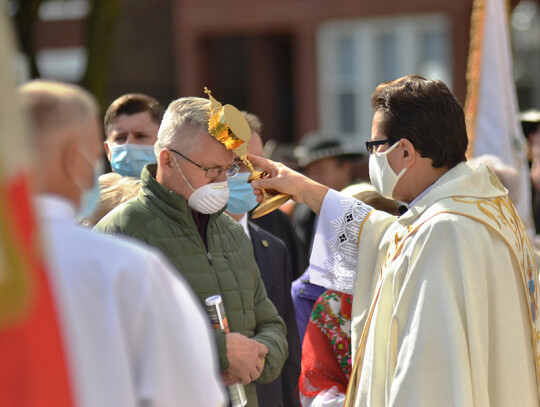 Fr. Ted Blessing wJPII relics