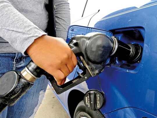 Gas prices across the country rise as the price of oil levels off.